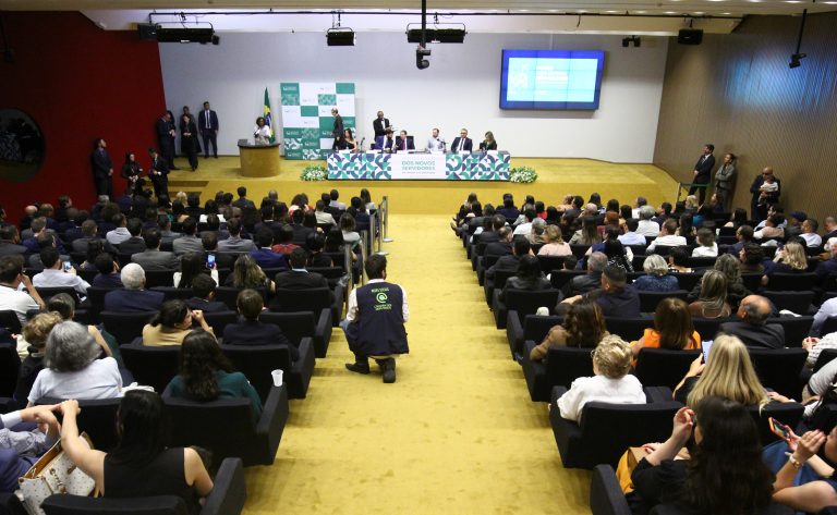 Motta defende modernização do Estado na posse de novos servidores da Câmara – Notícias