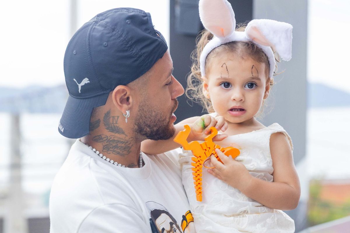Neymar se declara para a filha Helena em aniversário: ‘Papai te ama demais’